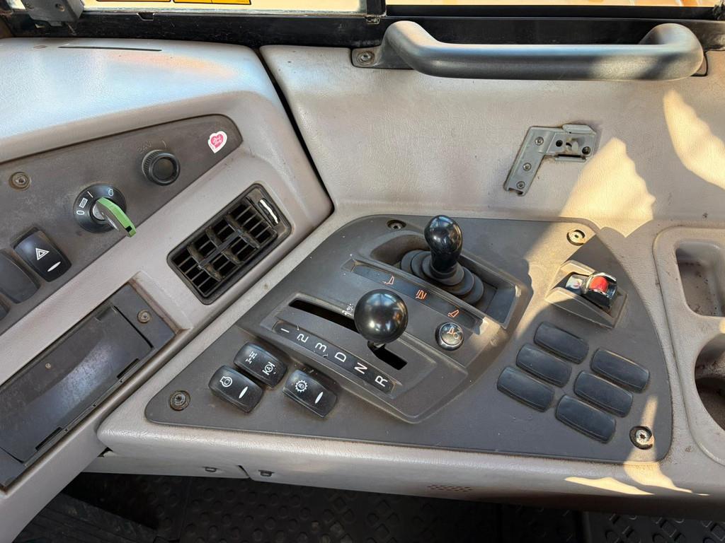 2016 فولفو A30G-44865675