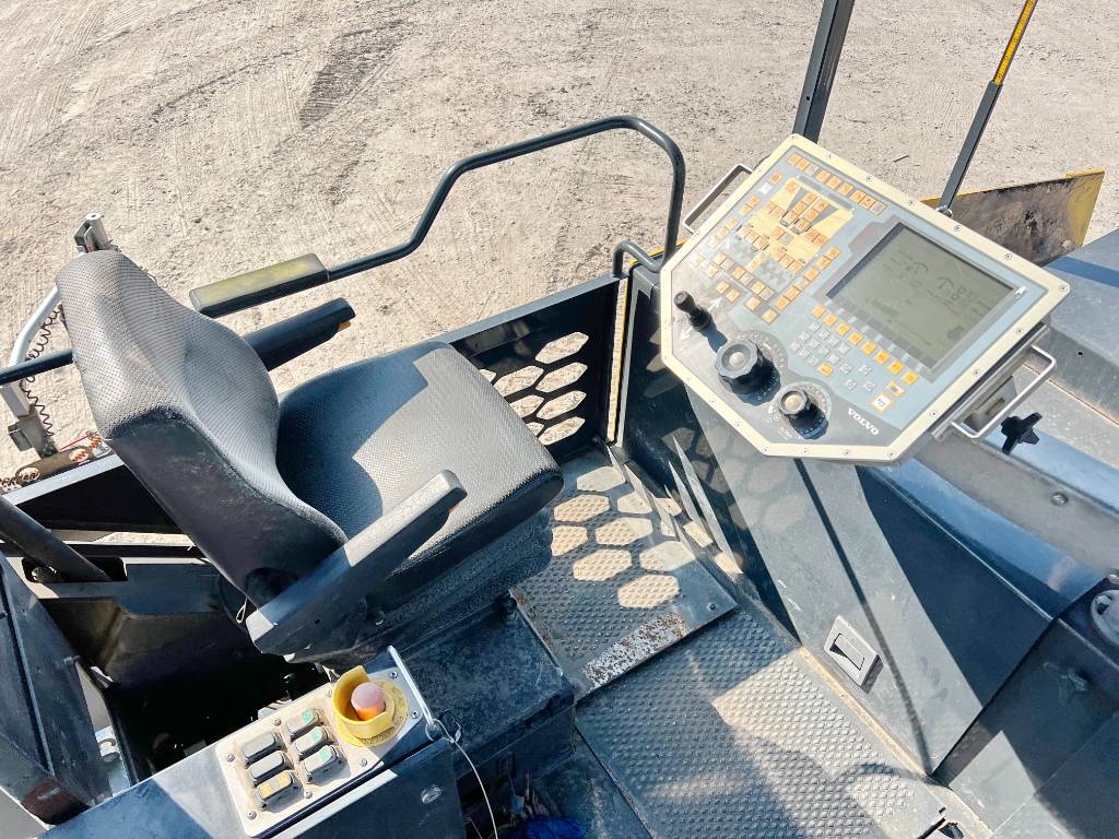 Volvo P7820C - 6 Meter Paving Width / Topcon GPS System