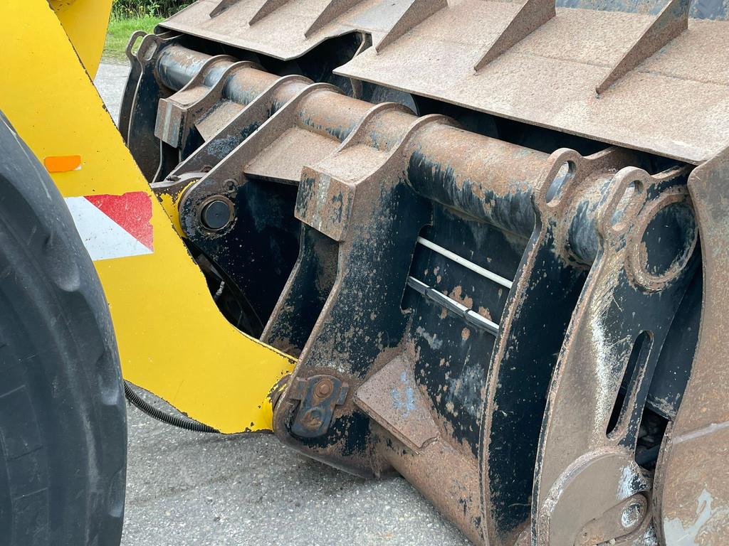 2020 Komatsu WA320-46893614