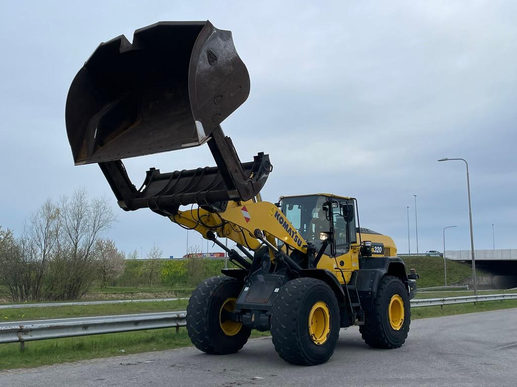 2020 Komatsu WA320-46893604