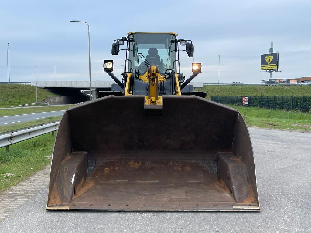 2020 Komatsu WA320-46893611