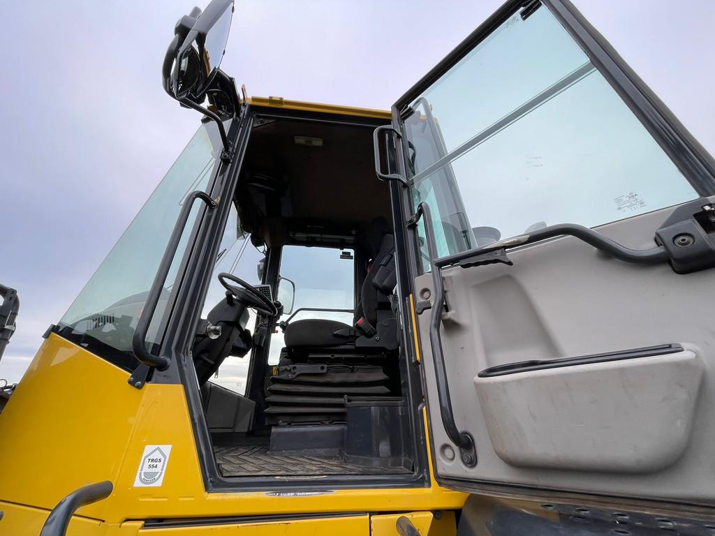 2020 Komatsu WA320-46893621