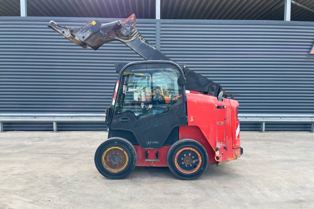 JCB R260