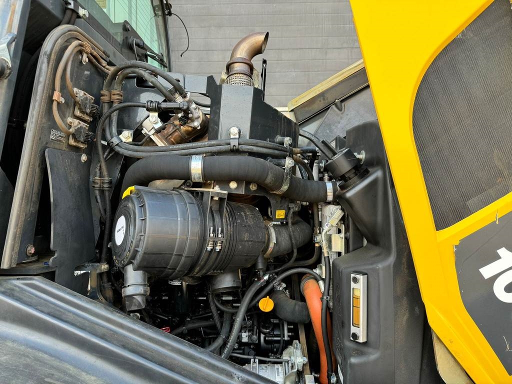 Komatsu WA100M-8EO - New Tires