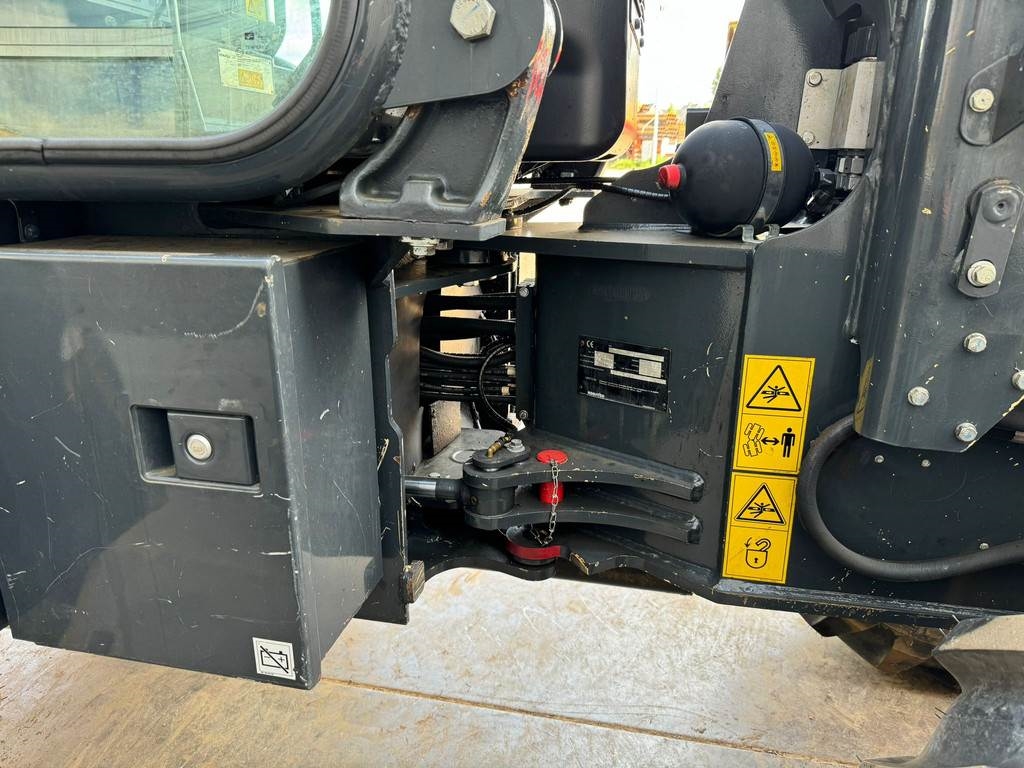 Komatsu WA100M-8EO - New Tires