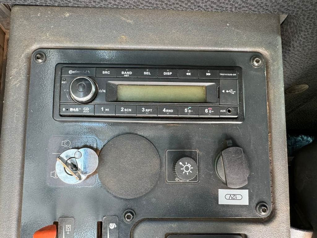 Komatsu WA100M-8EO - New Tires