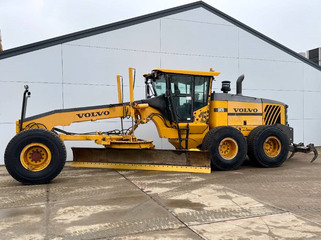 Volvo G970 - 4.88m Blade / 3 Tine Ripper / EPA