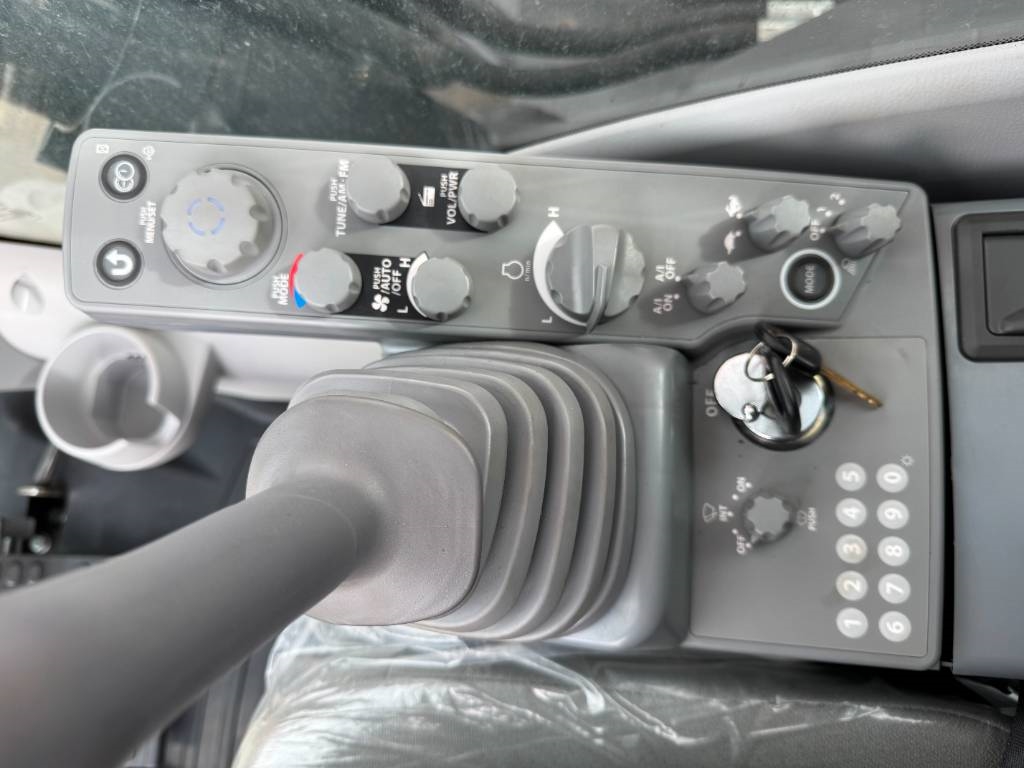 Hitachi ZX370-LCH - Hammer Lines / Isuzu Engine