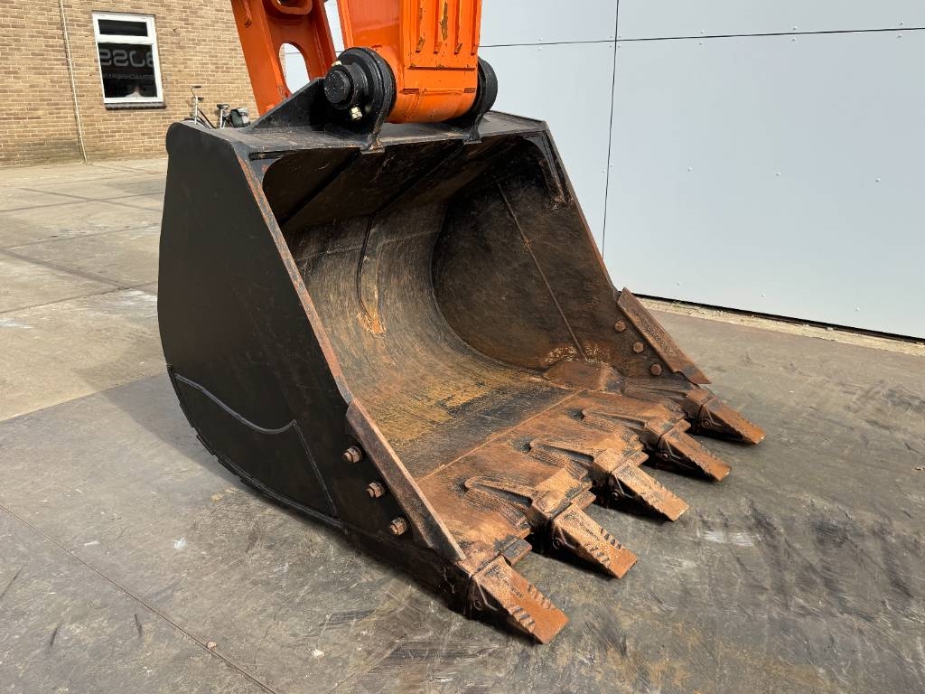 Hitachi ZX370-LCH - Hammer Lines / Isuzu Engine