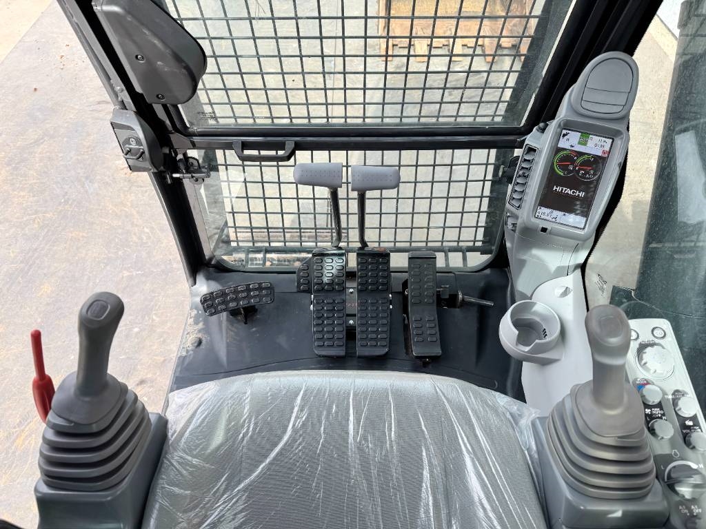 Hitachi ZX370-LCH - Hammer Lines / Isuzu Engine