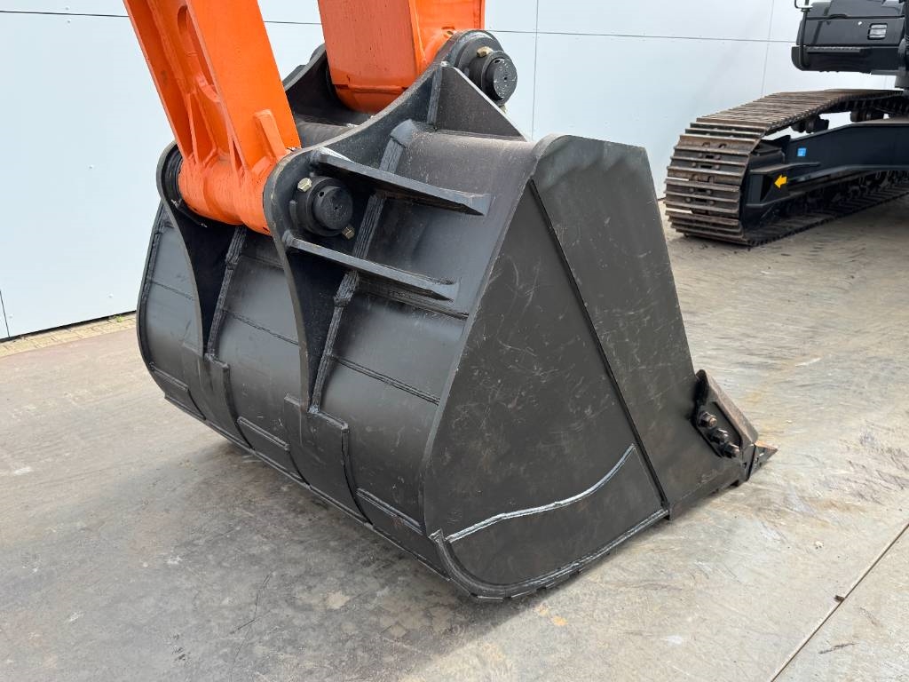 Hitachi ZX370-LCH - Hammer Lines / Isuzu Engine