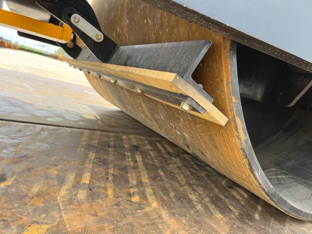 JCB VM166D