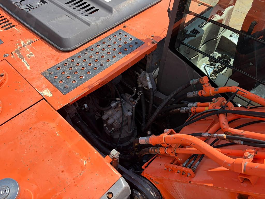 2011 Hitachi ZX210LC-3-48996468
