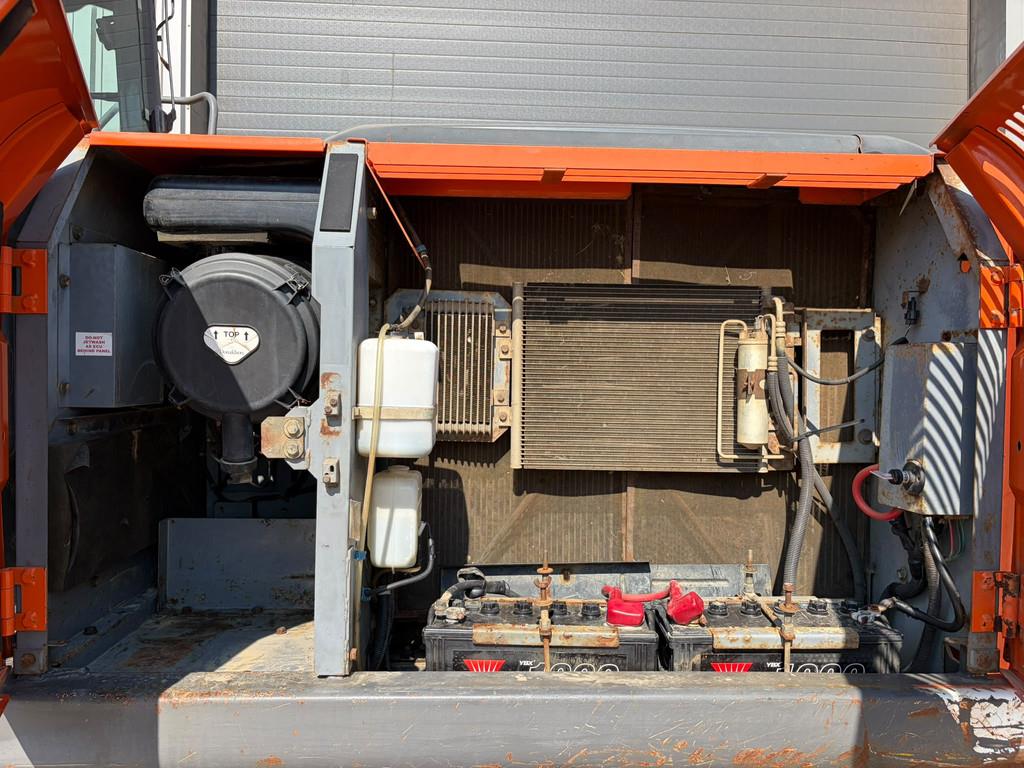 2011 Hitachi ZX210LC-3-48996462