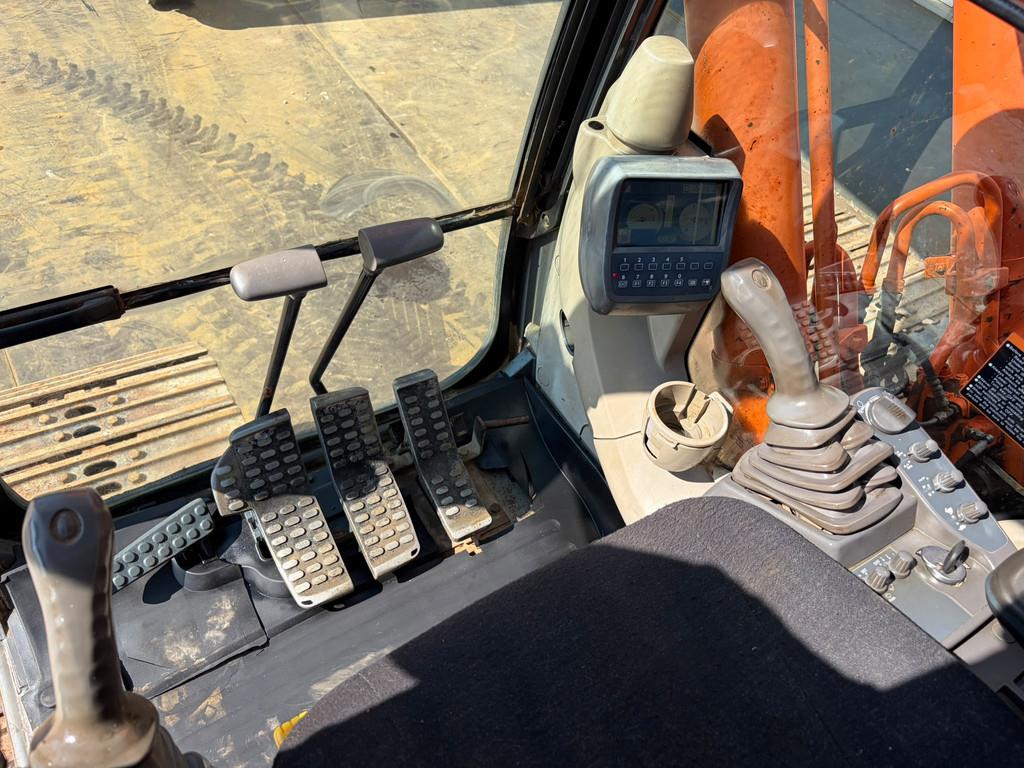 2011 Hitachi ZX210LC-3-48996453