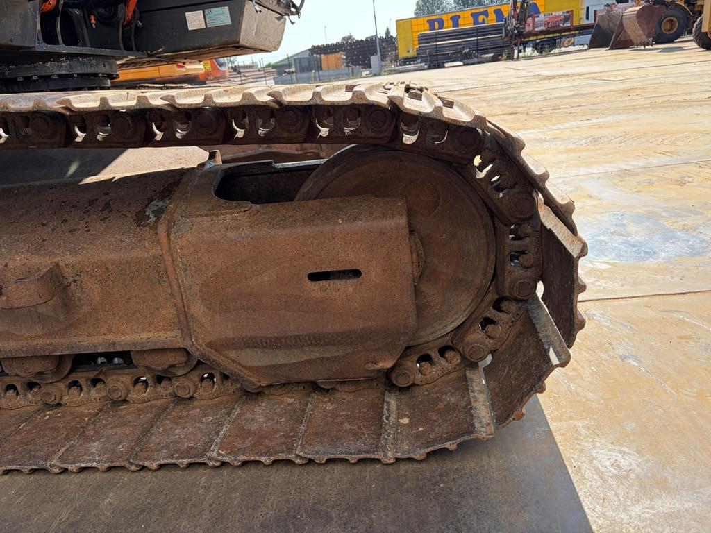 2011 Hitachi ZX210LC-3-49110136