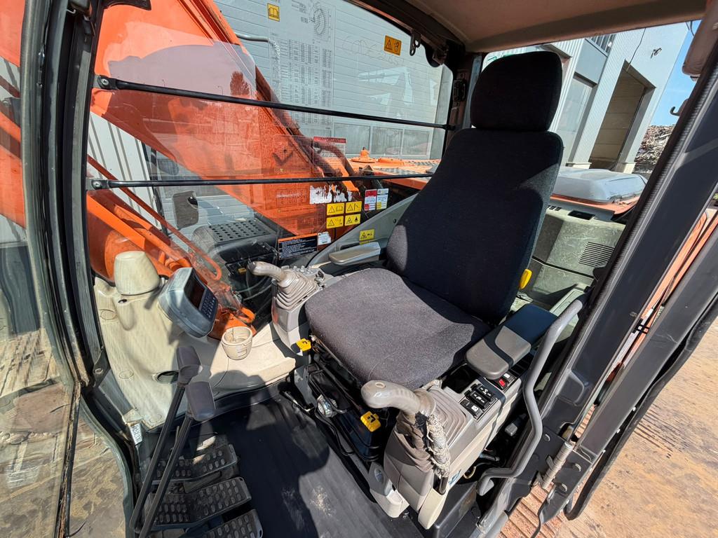 2011 Hitachi ZX210LC-3-49110141