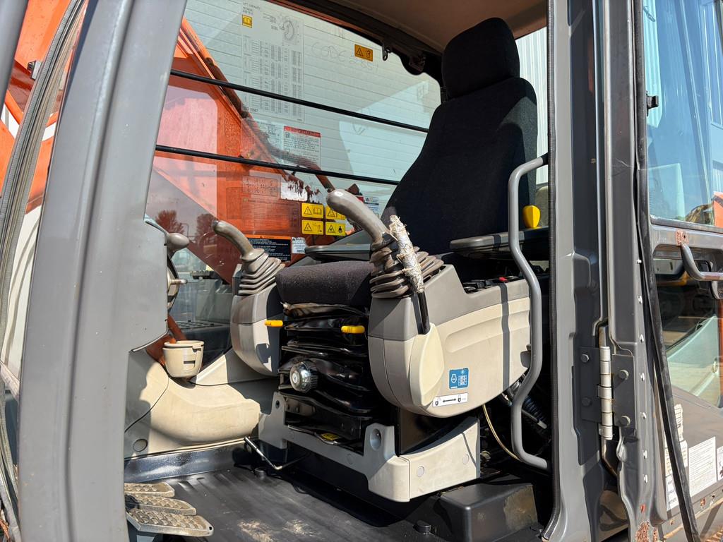 2011 Hitachi ZX210LC-3-48996451