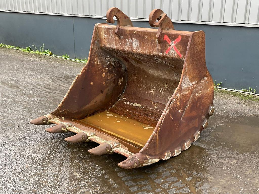 Verachtert Bucket with teeth