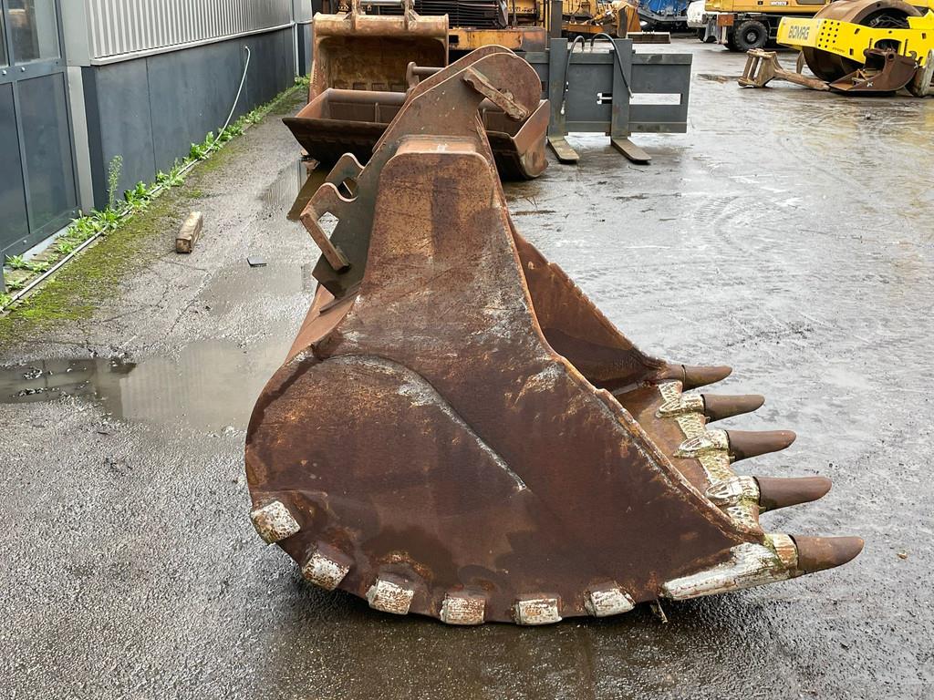 Verachtert Bucket with teeth