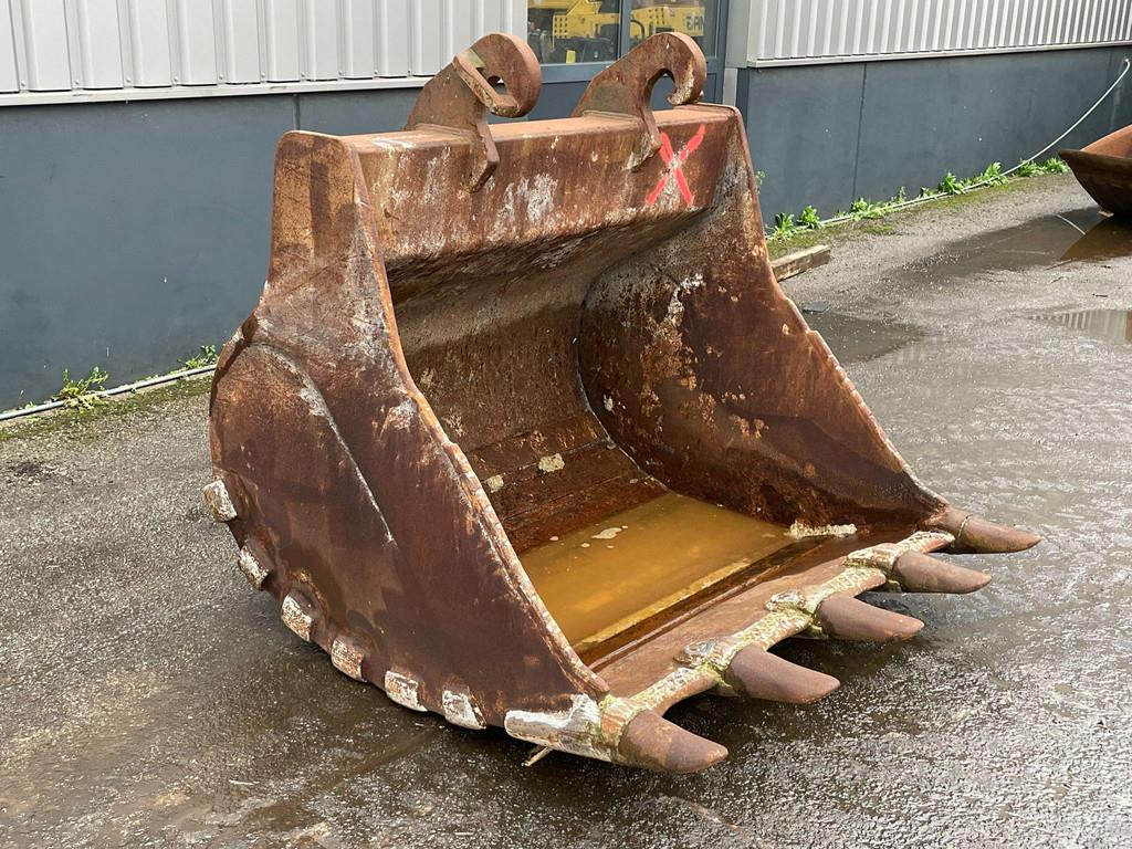Verachtert Bucket with teeth