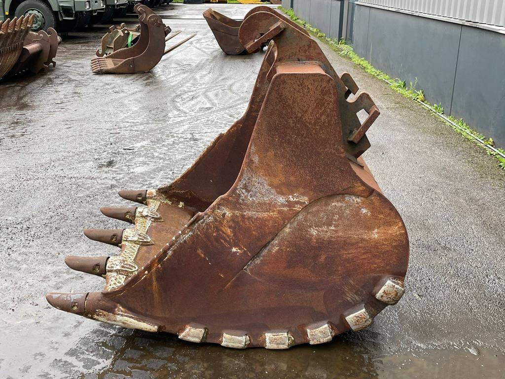 Verachtert Bucket with teeth