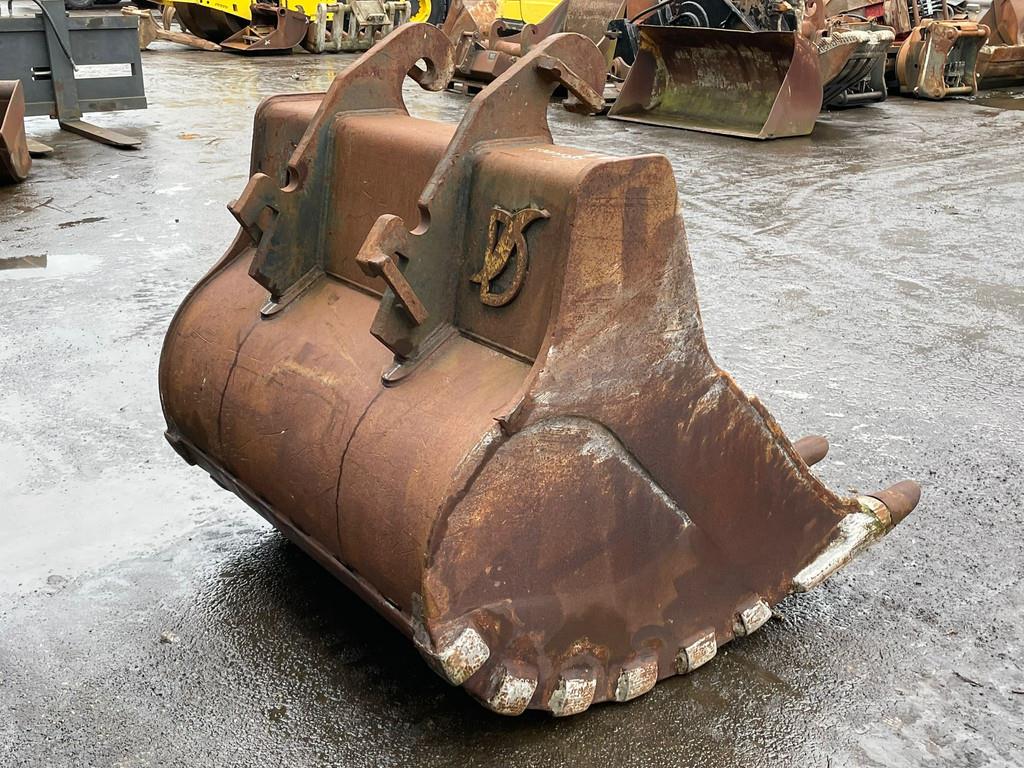 Verachtert Bucket with teeth