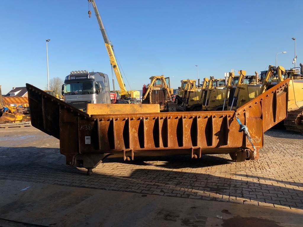CAT D9U Blade