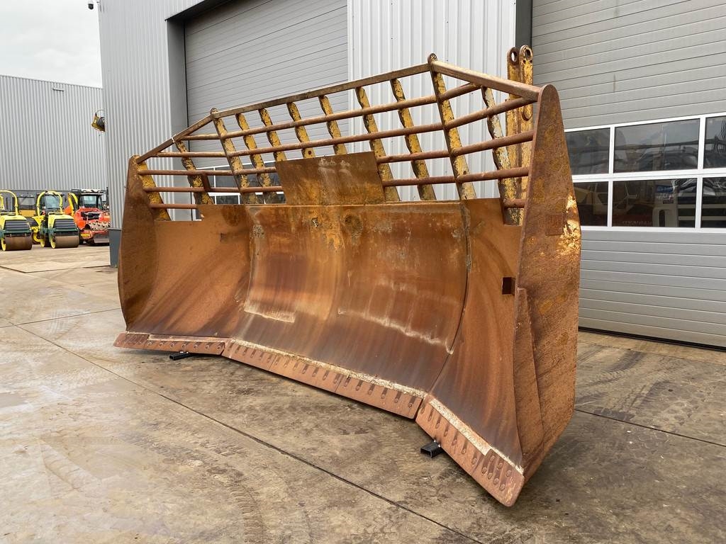 CAT D9U Blade