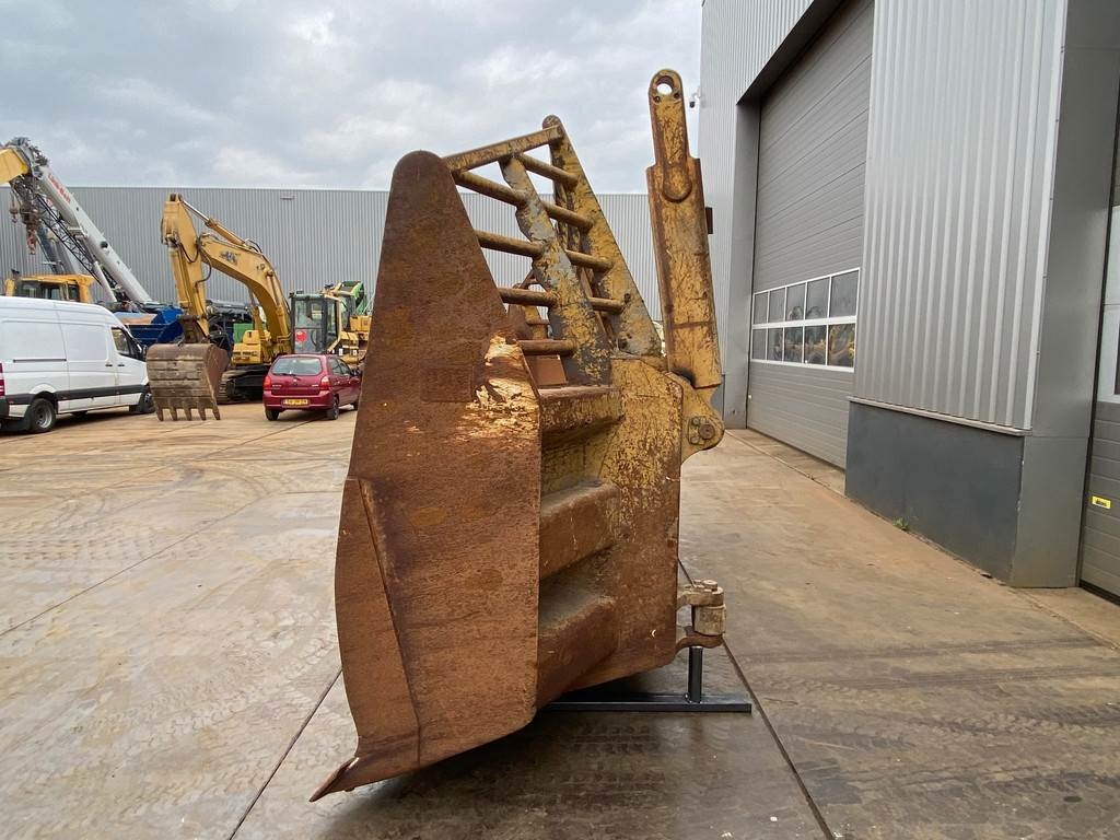 CAT D9U Blade