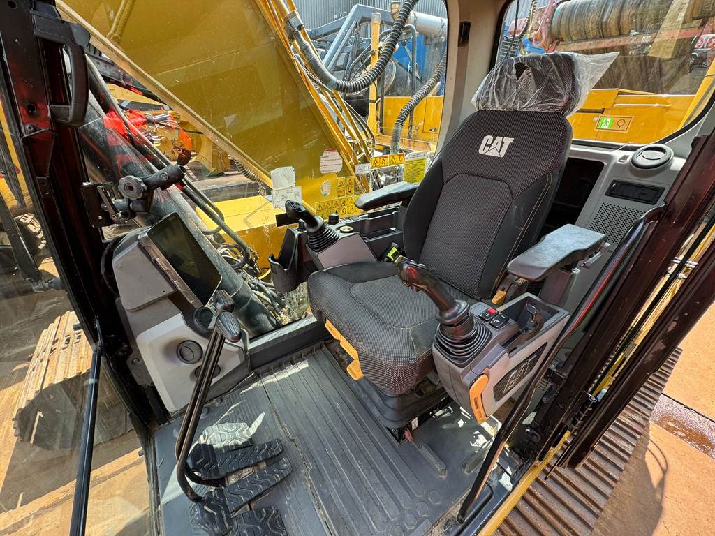 CAT 323