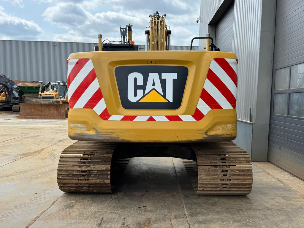 CAT 323