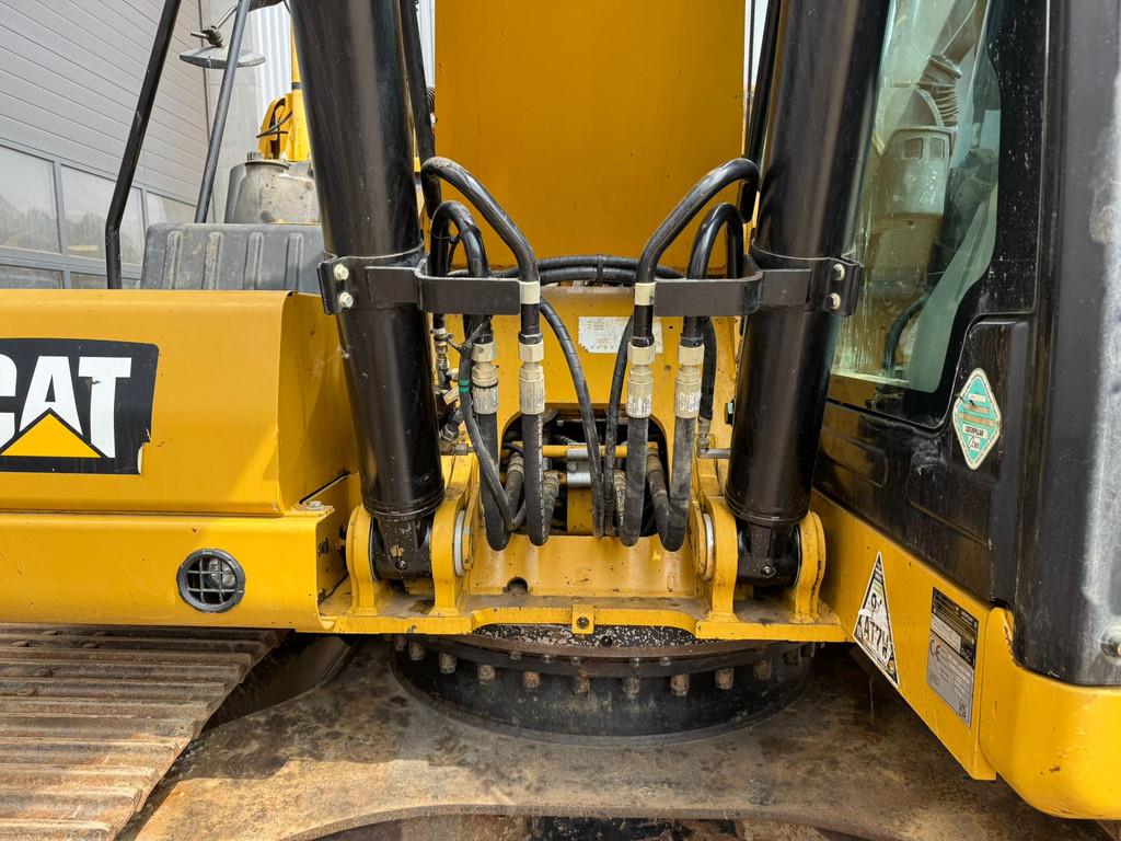 2018 Caterpillar 323-48354691