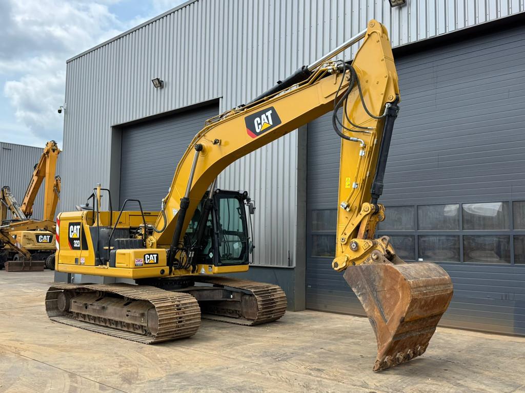 CAT 323