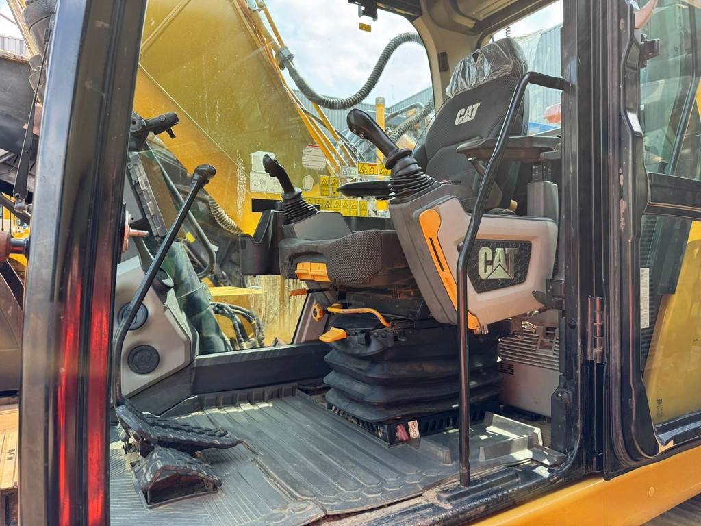 CAT 323