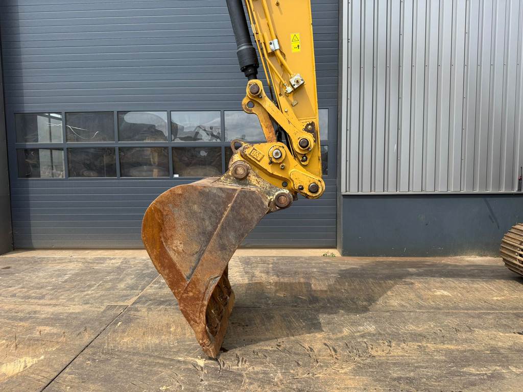 CAT 323
