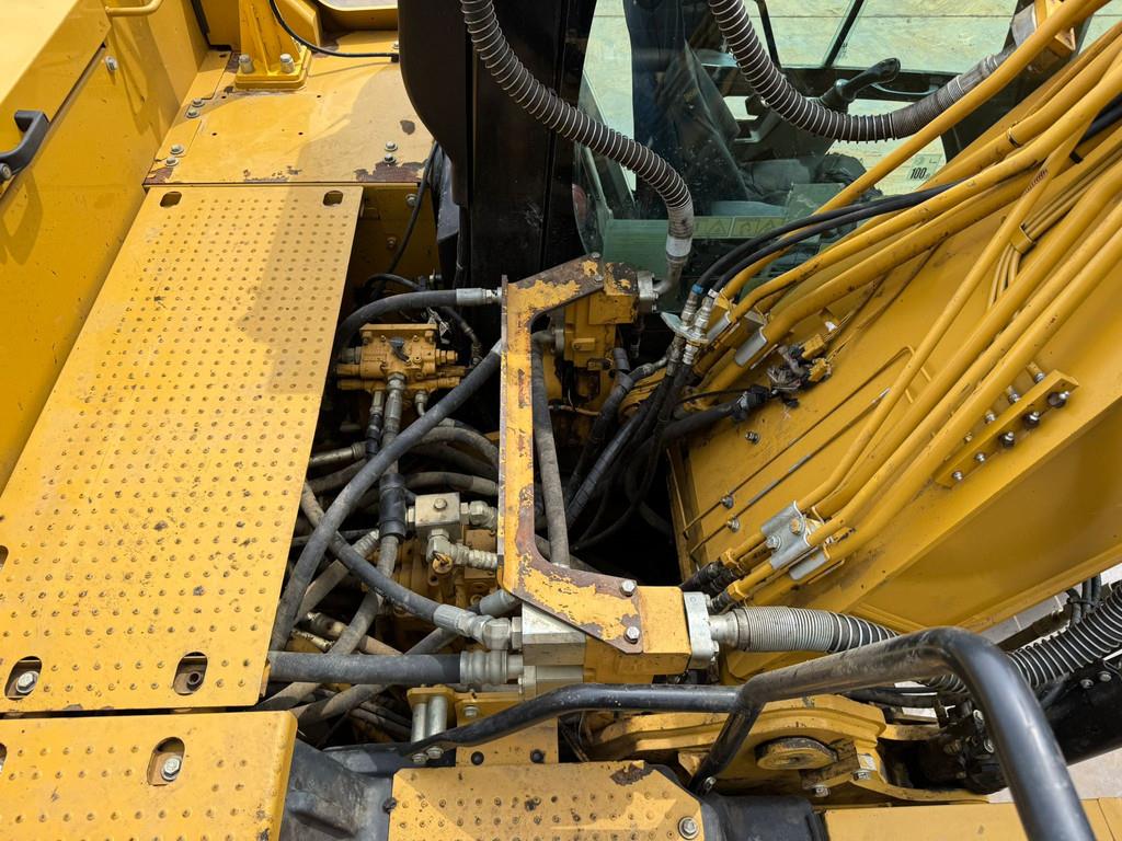 CAT 323