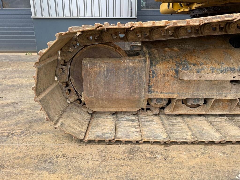 CAT 323