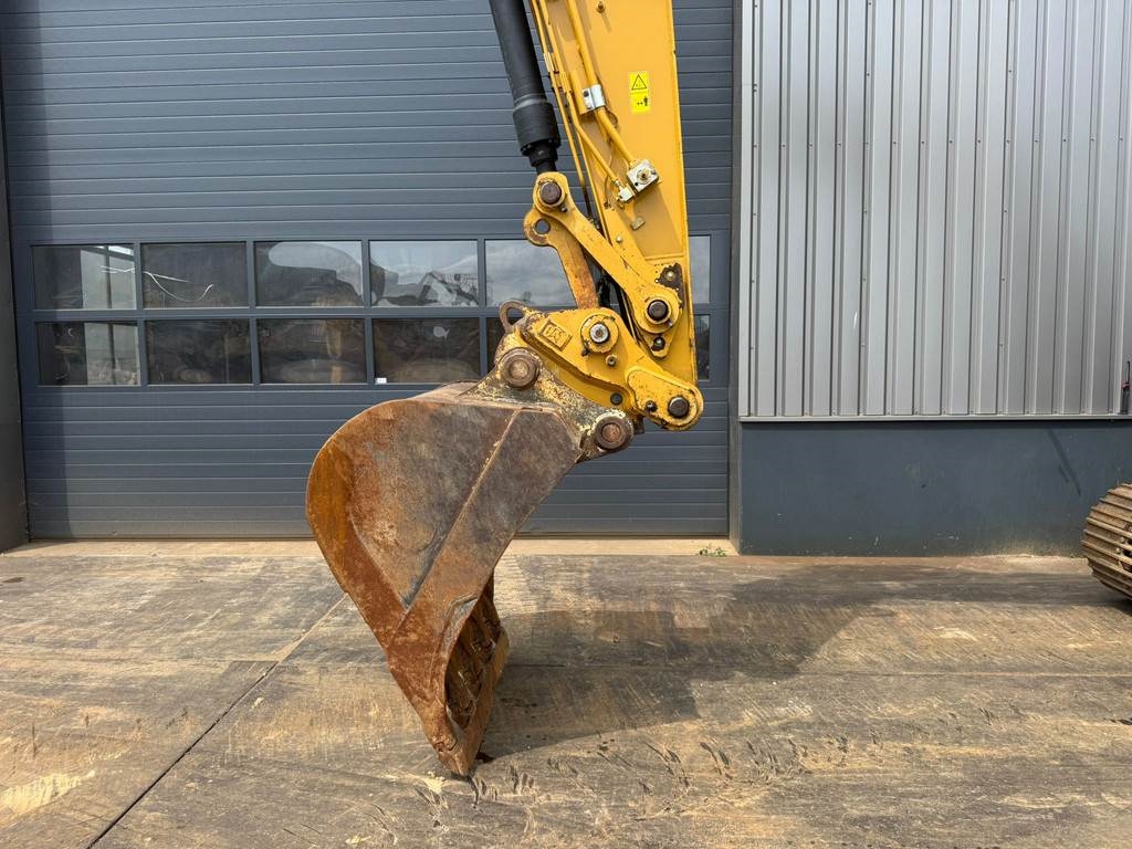CAT 323