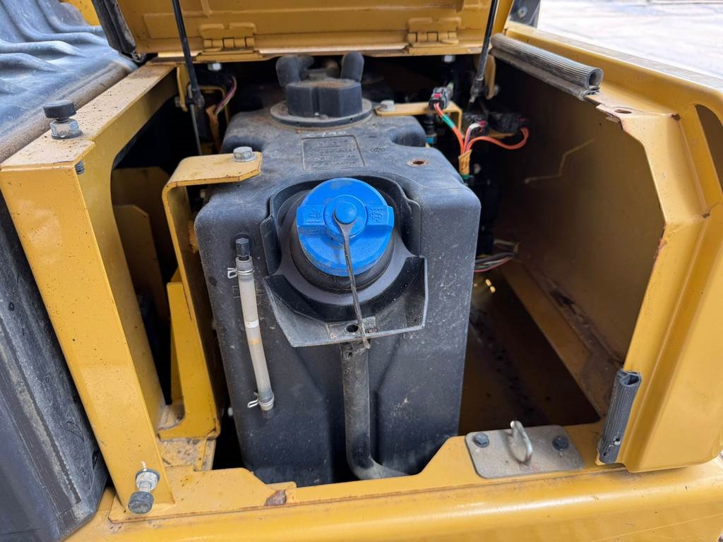 CAT 323