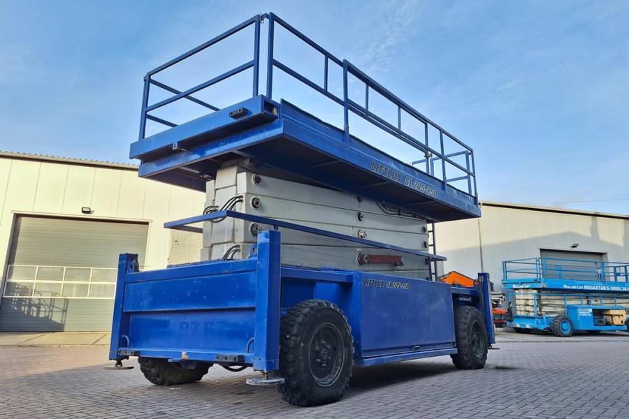 Liftlux SL205-25D4WDS/P Diesel, 4x4 Drive, Hydraulic Deck