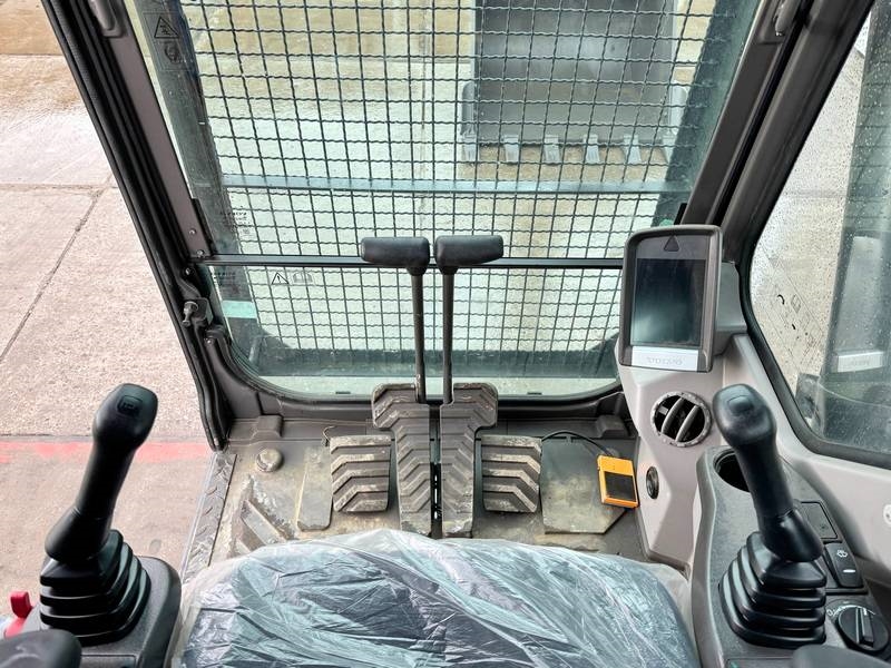 Volvo EC220D - NEW / UNUSED / 2025 Model