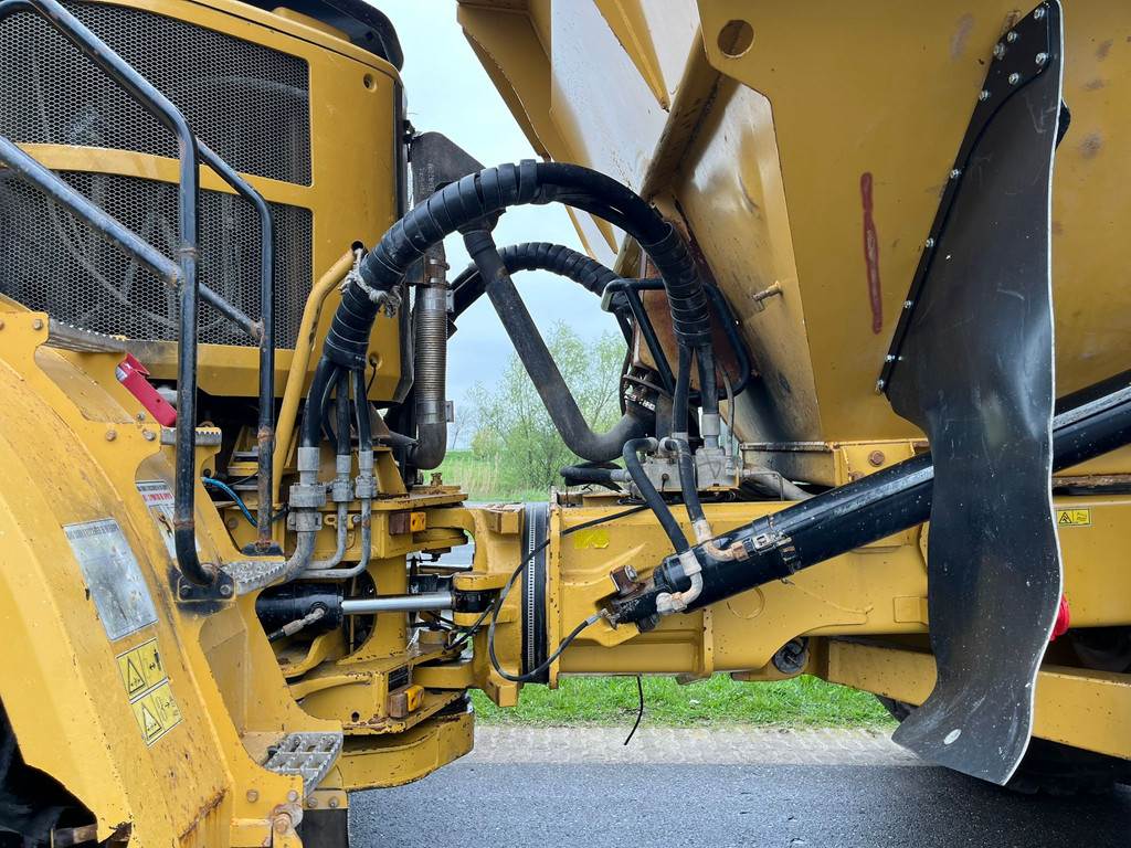 CAT 740B