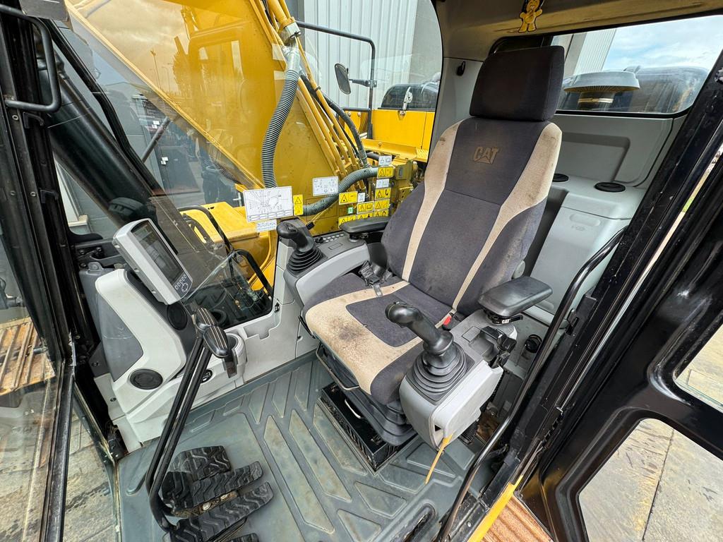 CAT 320FL incl. 3 x Bucket