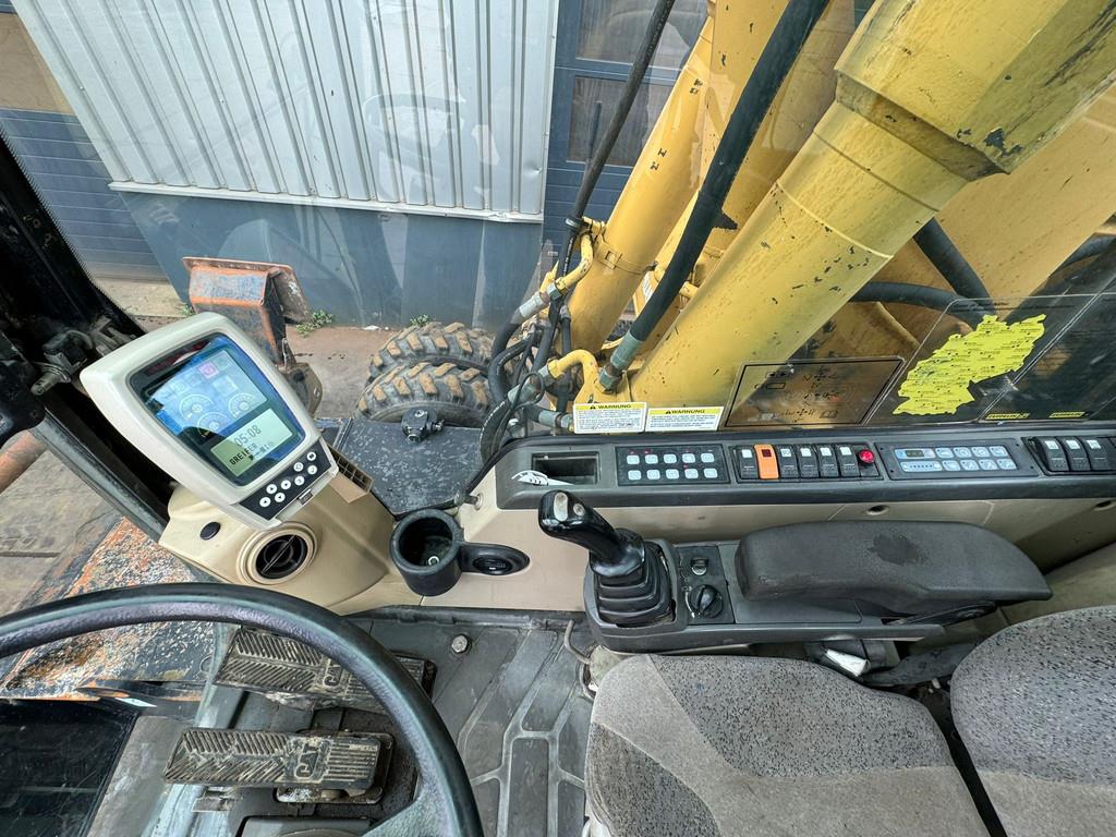 CAT M322C - Hydraulic stabilizers / VA Triple boom / C