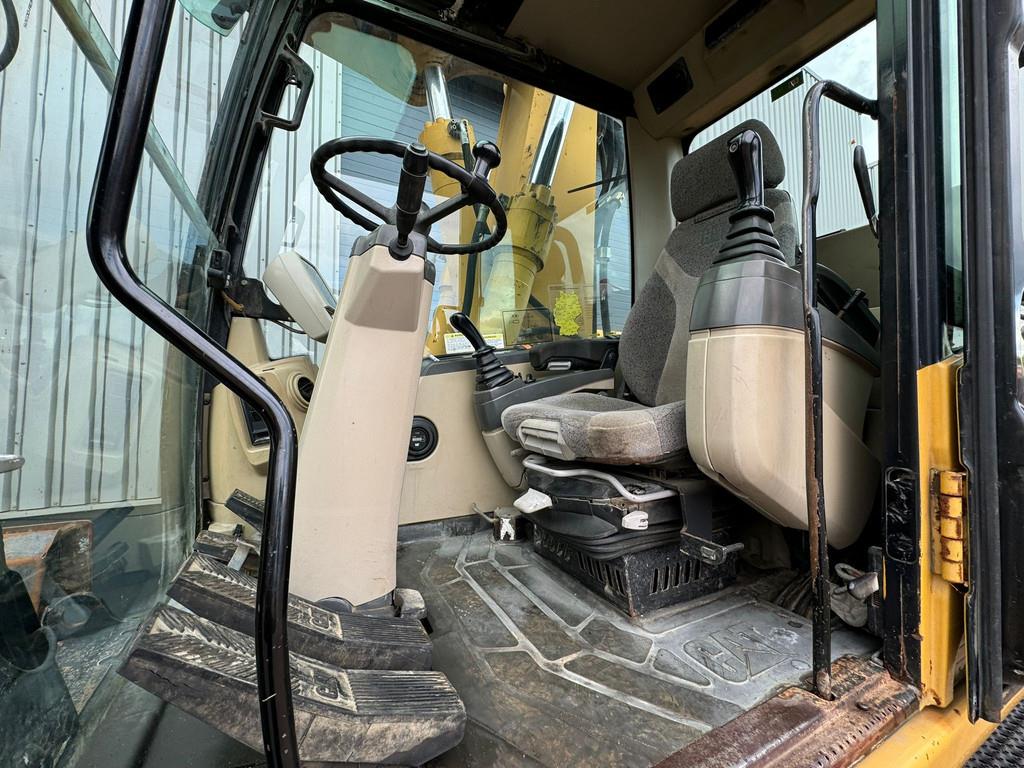 CAT M322C - Hydraulic stabilizers / VA Triple boom / C