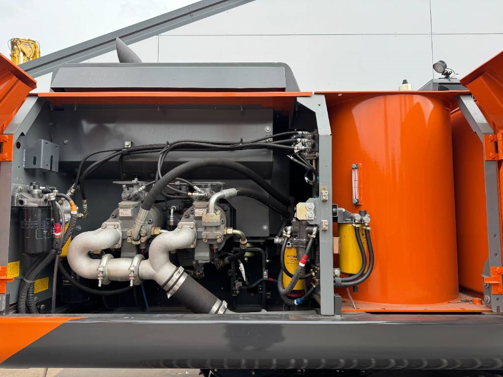 Hitachi ZX370-LCH - Hammer Lines / Isuzu Engine