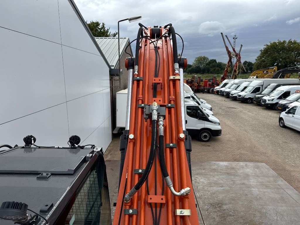Hitachi ZX370-LCH - Hammer Lines / Isuzu Engine