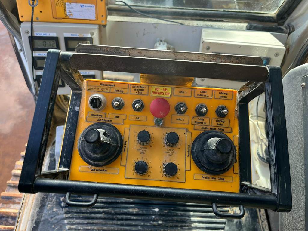 Liebherr R922 HDSL Wimmer Drill