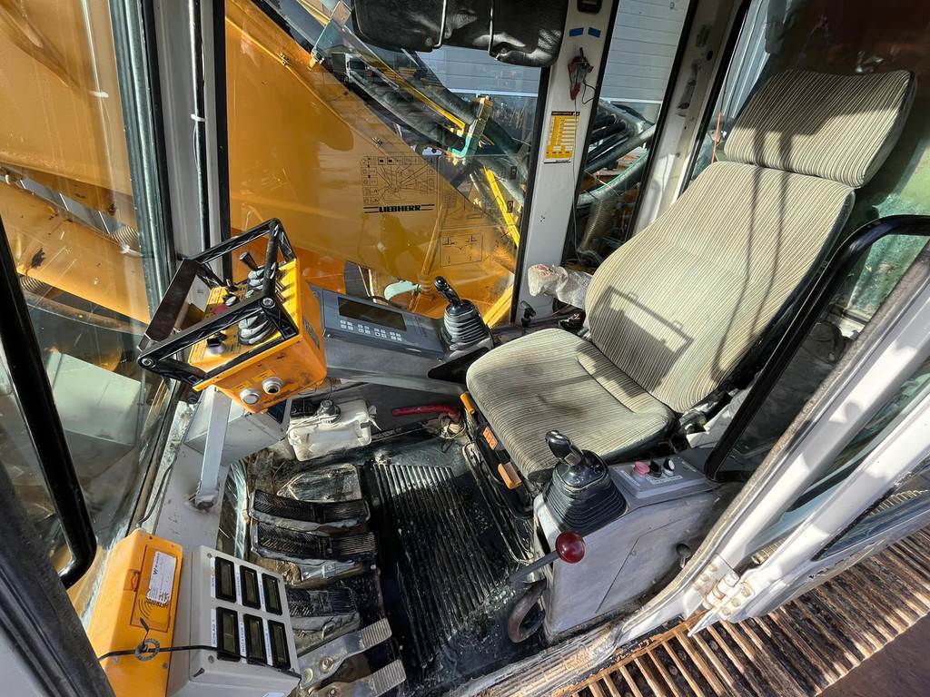 Liebherr R922 HDSL Wimmer Drill